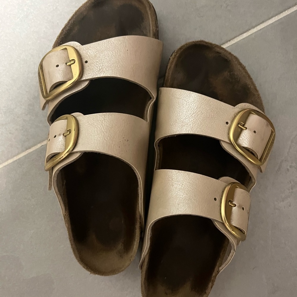 Big Buckle Birkenstocks size 8. Used condition.